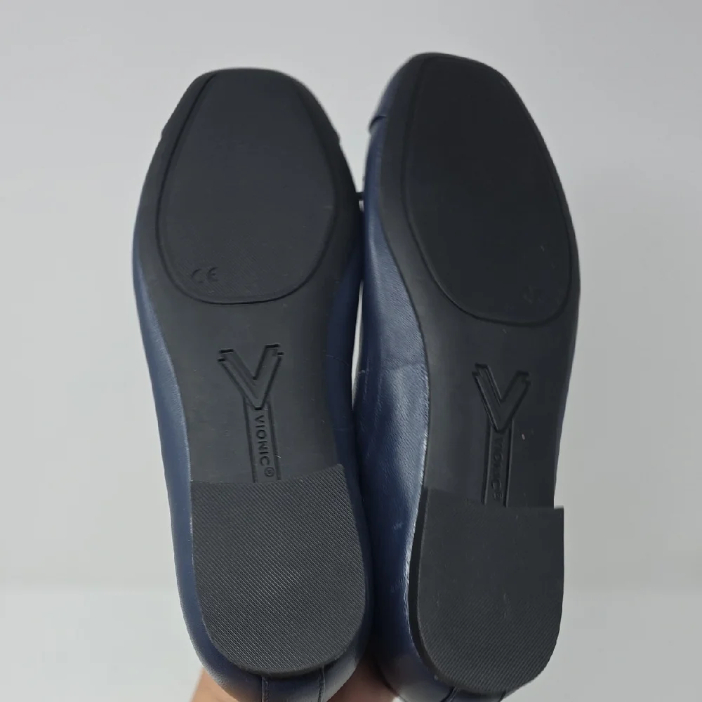 Vionic Klara Navy Blue Leather Flats Size 6.5